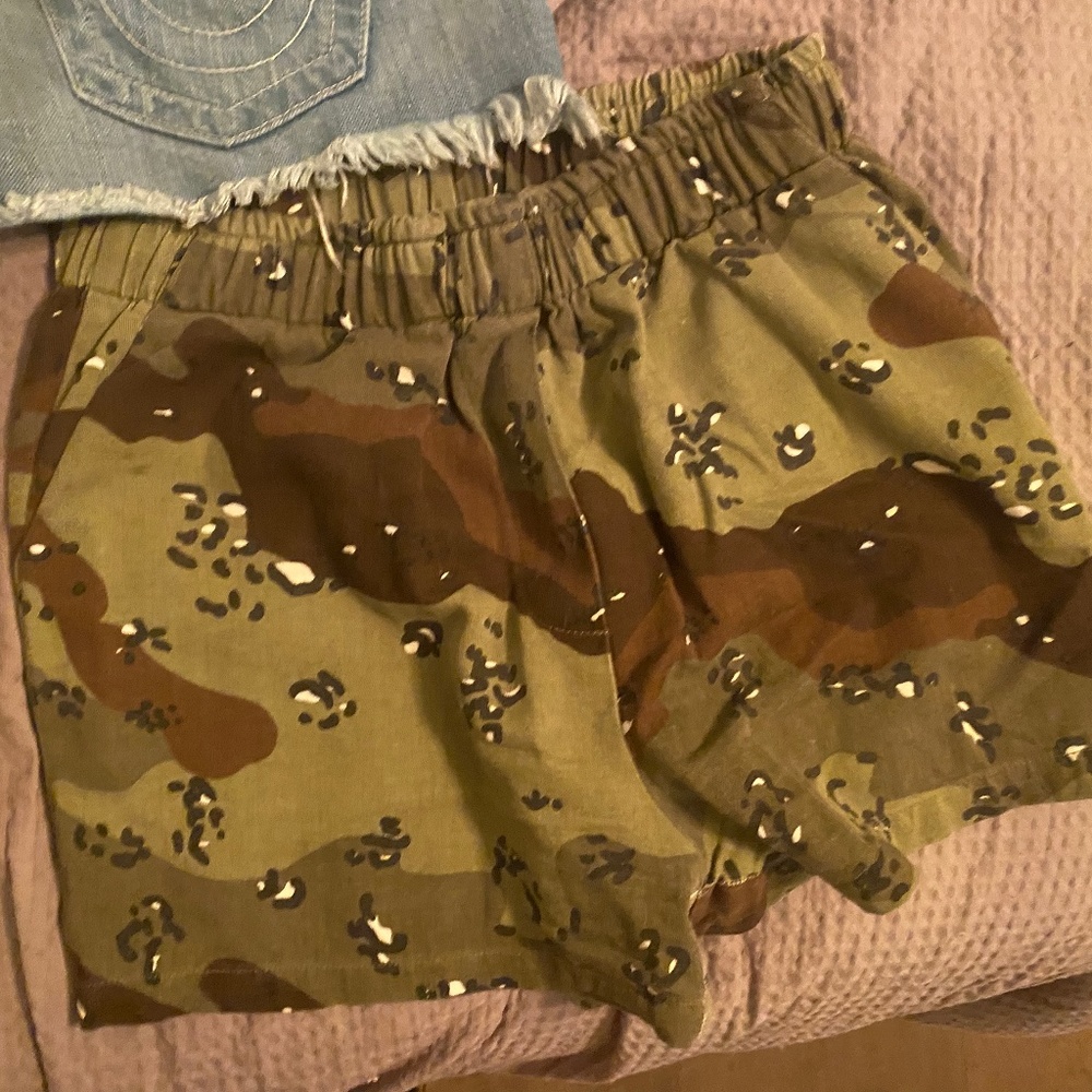 Women camo shorts